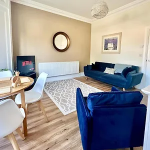 Cliffords Reach At Bluebridge Court -city Centre - Free Parking Apartment